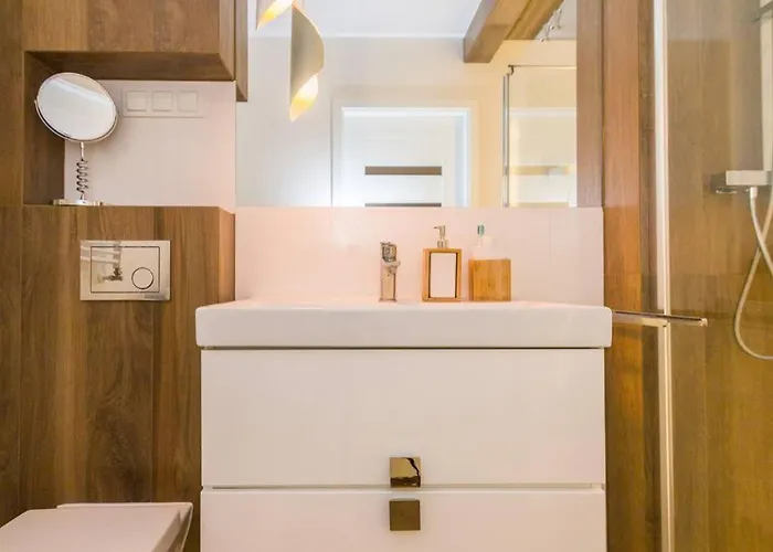 Sun House + Free Parking *