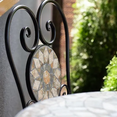 Sun House + Free Parking